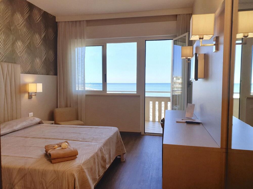 Hotel Benini Морской Милан Экстерьер фото
